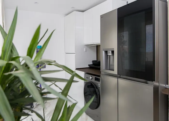 Atlantic Saphire Willa